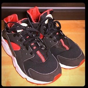 Nike Huarache “Breds”